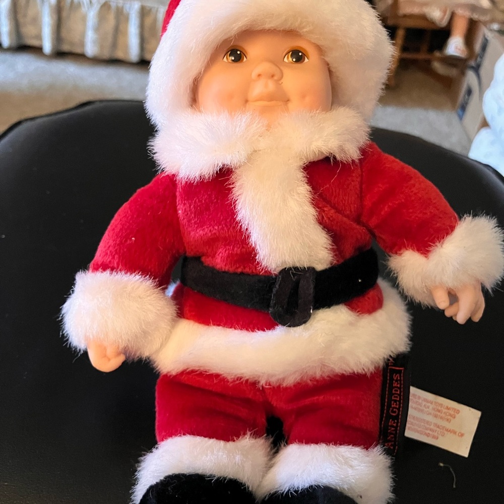 ANNE GEDDES SANTA DOLL 9” big! In Santa suit/hat very cute
